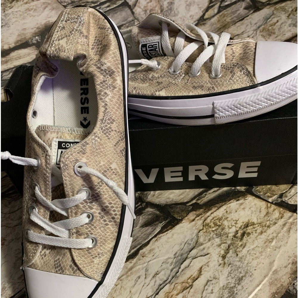 9.5 Snakeskin print slide on Converse